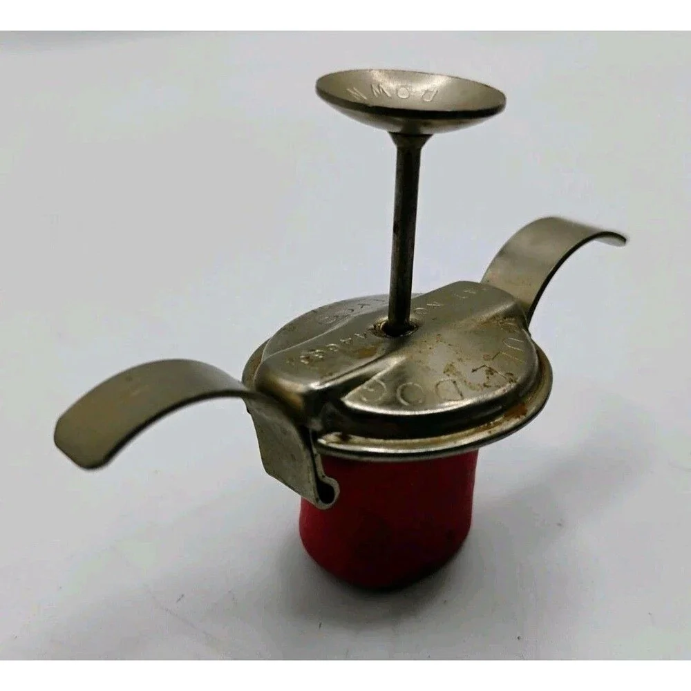 Vintage EKCO Bulldog Pat No. 2446661 Bottle Cap Stopper Pop Soda Liquor Red